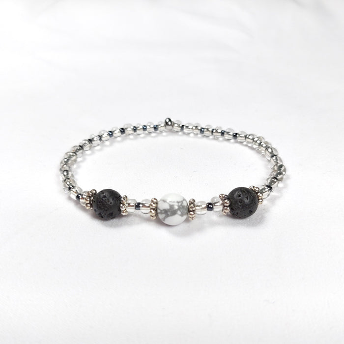 Bracelet en Pierre de Lave Noire et Perles Blanches - Autrement - M Bracelet en Pierre de Lave Noire et Perles Blanches - Autrement - M